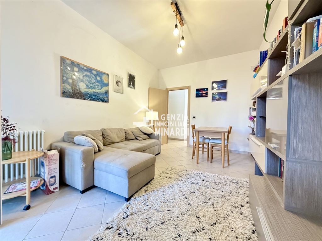 Bilocale ristrutturato con terrazzo verandato in centro a Faenza