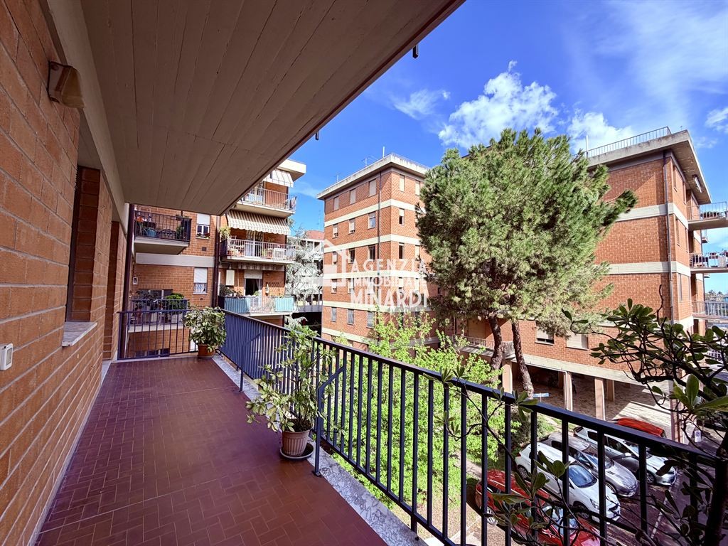 Ampio quadrilocale con terrazzi, garage e ascensore – Zona Stazione Faenza